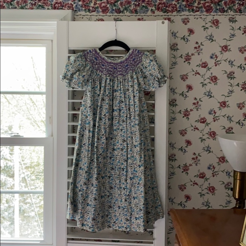 Girls Size 5 smocked Bishops cotton dress.